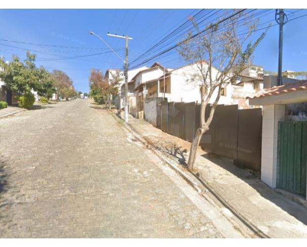 Foto de SÃO LOURENÇO/MG — Casa e seu terreno no Centro