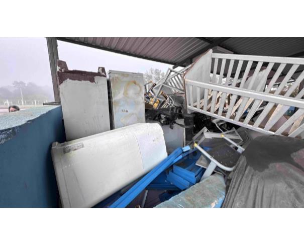 Foto de ITATIAIUÇU/MG - Lote de Armários de ferro, cadeiras e carteiras escolares, geladeiras, armário de cozinha, ventilador, berço e etc
