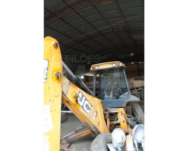 Foto de BELA VISTA DO TOLDO/SC - Retroescavadeira da marca JCB, modelo 3C