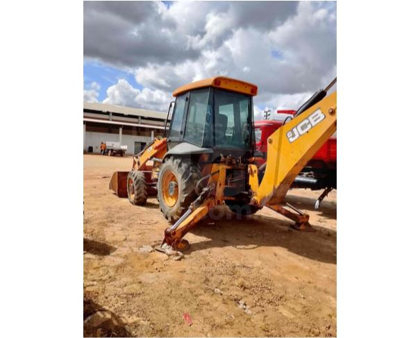 Foto de SÃO GERALDO DO BAIXIO/MG -  Retroescavadeira JCB, modelo 3C.