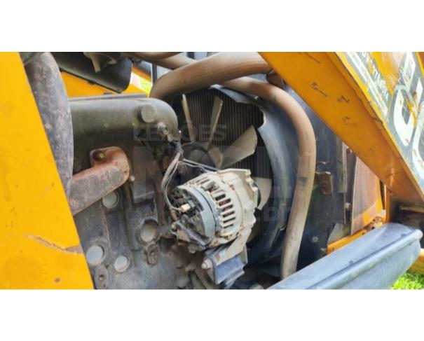 Foto de DIVINÓPOLIS/MG - Retroescavadeira JCB, modelo 3C.