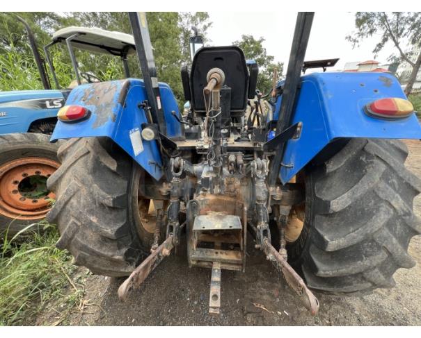 Foto de CLÁUDIO/MG- Trator Agrícola New Holland, modelo TL75E.