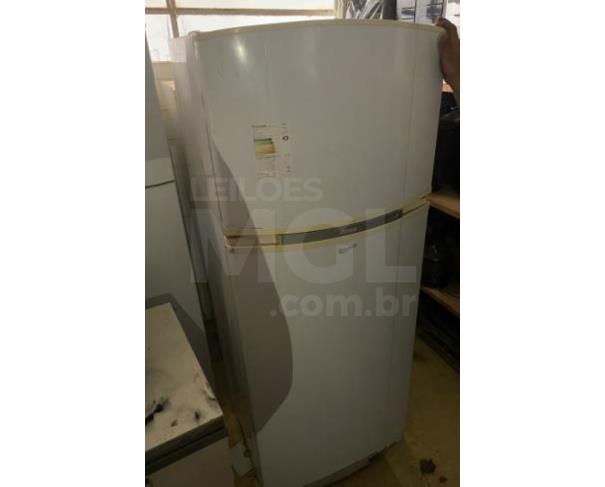 Foto de PORCIÚNCULA/RJ - Eletrodomésticos (freezer, balança, liquidificador, filtro, freezer, televisor). 