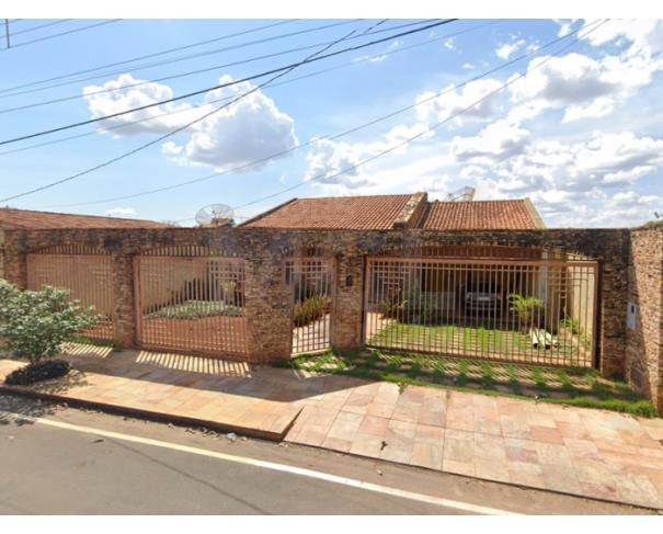 Foto de POMPÉU/MG — Casa de alto padrão no Centro