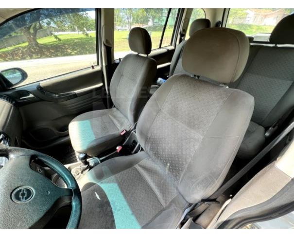 Foto de LAVRAS/MG - CHEVROLET ZAFIRA CONFORT - 2010/2010 - COR : BRANCO 