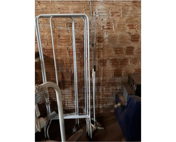 Foto de PONTES GESTAL/SP - Escadas 02 degraus, Macas hospitalares, Biombos, Balança eletrônica, Raio X odontológico, Aparelhos Infra vermelho com pedestal, Cadeira odontológica e negatoscópio