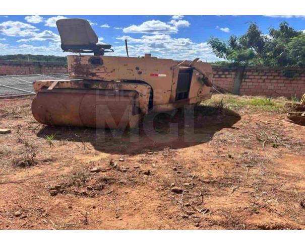 Foto de VIANÓPOLIS/GO - Rolo compactador, com dois cilindros metálicos