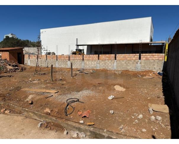 Foto de PATOS DE MINAS/MG-CASA DE MORADA COM 602m². 