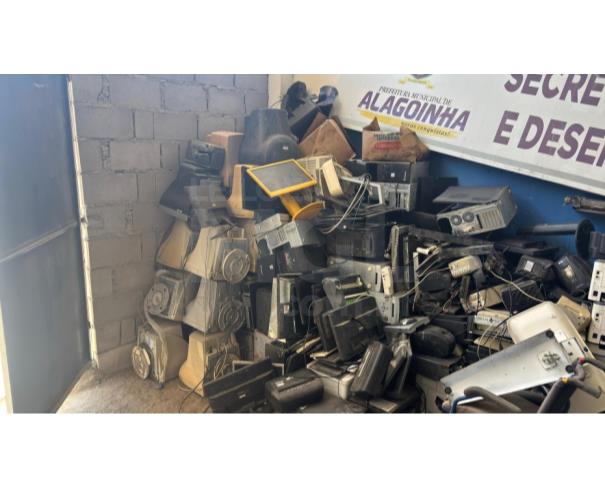 Foto de ALAGOINHA/PE - SUCATA DE INFORMÁTICA INSERVÍVEIS