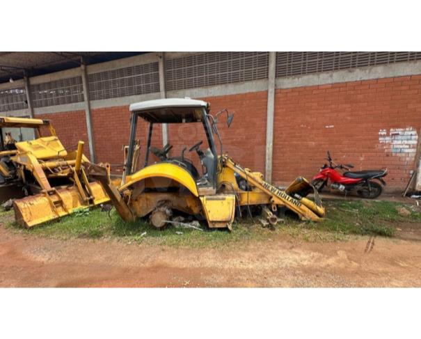 Foto de VALENÇA/BA – Retroescavadeira New Holland B90B