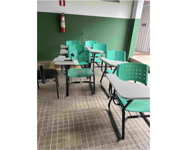 Foto de CARMO DE MINAS/MG - Carteiras escolares e fogão a gás e etc