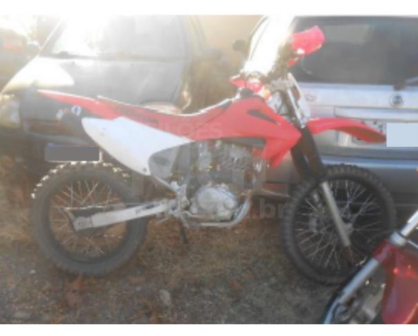 Foto de GUAXUPÉ/MG - Sucata inservível de motocicleta HONDA CRF 250