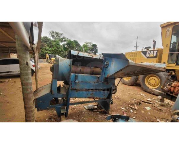 Foto de SARDOÁ/MG - Trilhadeira agrícola / debulhadora de grãos, para processamento de feijão, arroz, milho e outros cereais, estrutura metálica, montada sobre rodas, cor azul