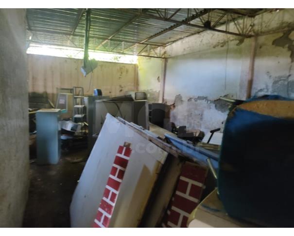 Foto de MANTENA/MG - Sucata Diversas (carteiras e cadeiras escolares, cadeiras fixas, cadeiras giratórias, mesas, arquivos metálicos, estantes/prateleiras, painéis/divisórias, portas, ventiladores, impressora, ar-condicionado)