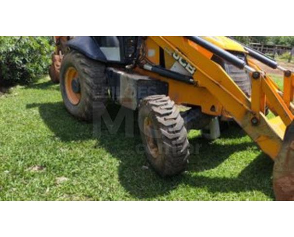 Foto de DIVINÓPOLIS/MG - Retroescavadeira JCB, modelo 3C.