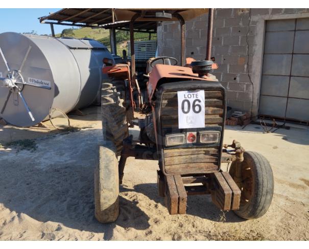 Foto de Águia Branca /ES- Trator Agrícola Ursus, modelo 3512 turbo