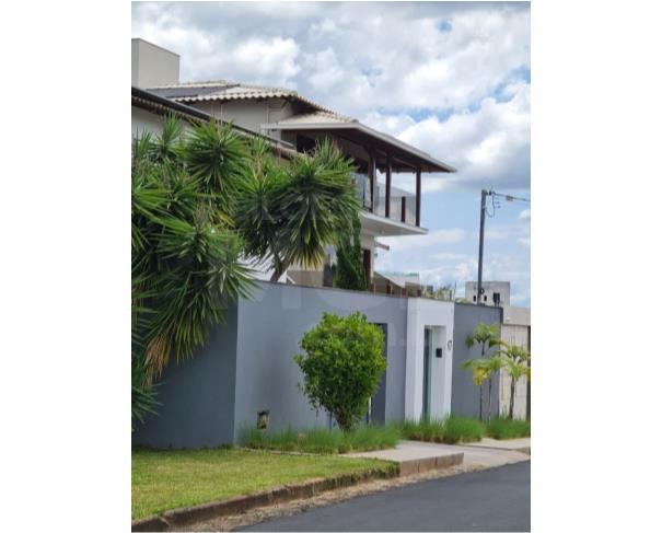 Foto de ITAÚNA/MG — Casa com 03 quartos sendo 01 suíte no bairro Belvedere