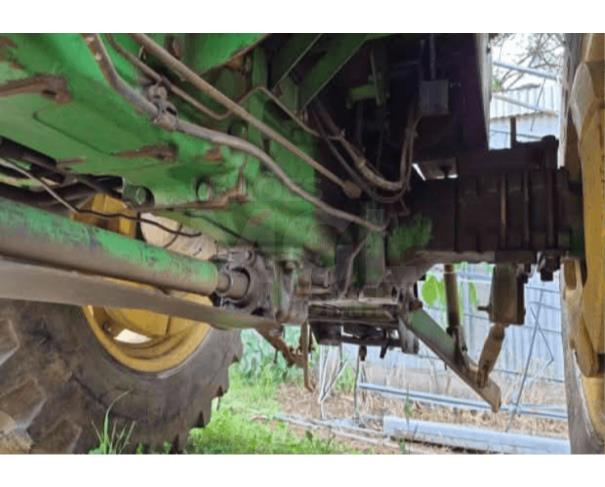 Foto de CAMPESTRE DA SERRA/RS - Trator Agrícola Cabinado John Deere– modelo 5600 – 4x4