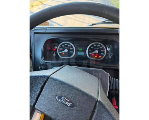 Foto de BELO HORIZONTE/MG  CONJUNTO FORD CARGO 816 RODOMOURA - CAVALO TRATOR COM A PRANCHA 02 EIXOS