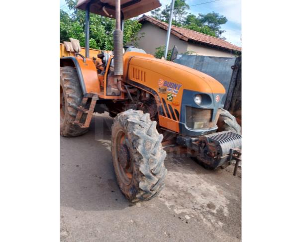 Foto de DOURADOQUARA/MG - Trator Agricola Budny, modelo BDY7540.