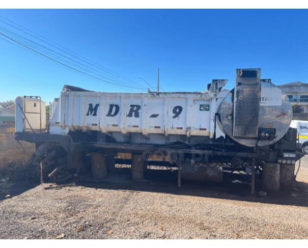 Foto de VERA CRUZ DO OESTE/PR - EQUIPAMENTO PARA PAVIMENTAÇÃO  |  Multidistribuidor de Agregado Eletrônico MDR, com capacidade de 9 m³