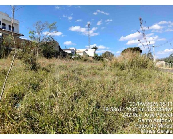 Foto de PATOS DE MINAS/MG - Lote 24 da quadra 17 com área de 1.075,04m² no bairro Copacabana