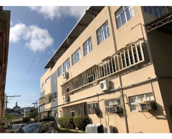 Foto de LEOPOLDINA/MG — Prédio comercial com 3 pavimentos no Centro