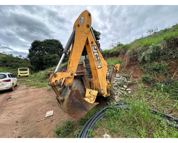 Foto de PIEDADE DE CARATINGA/MG -  Retroescavadeira JCB 3C, 2011/2011