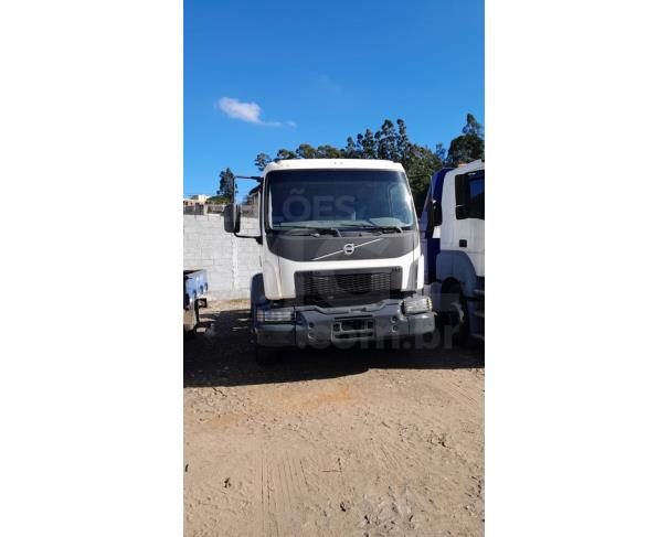 Foto de ITAÚNA MG  VOLVO VM 330 6X4R NO CHASSI - 330CV 7200
