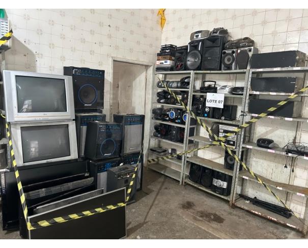 Foto de AMARGOSA/BA - Sucatas de equipamentos de áudio, vídeo e som
