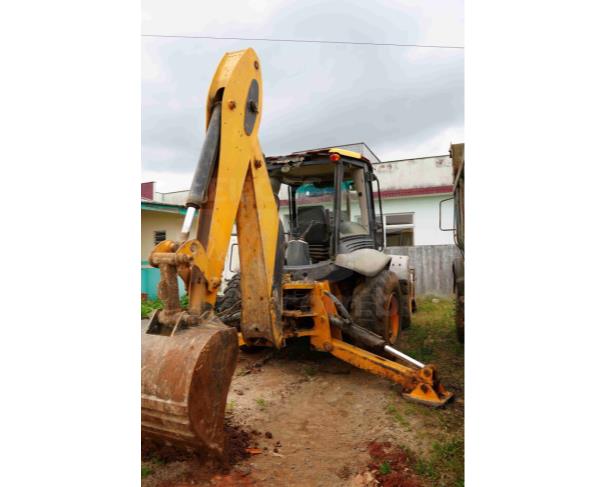 Foto de BELA VISTA DO TOLDO/SC - Retroescavadeira JCB, modelo 4CX 4x4