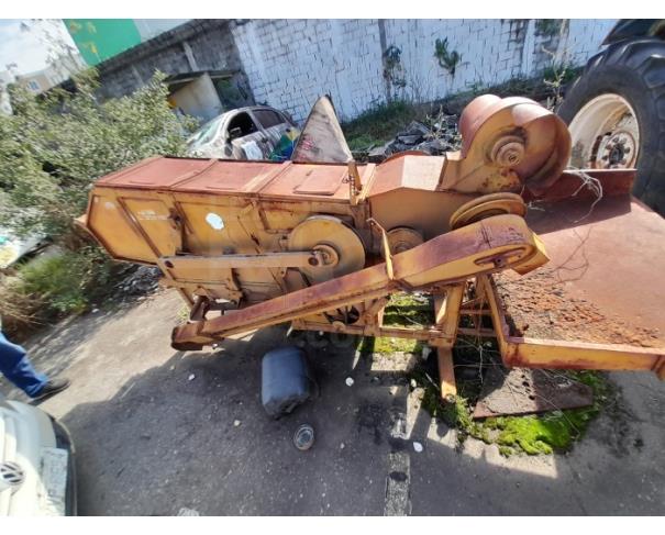 Foto de RIO DAS OSTRAS/RJ - BATEDEIRA OU TRILHADEIRA DE CEREAIS, ACIONAMENTO PARA TRATOR