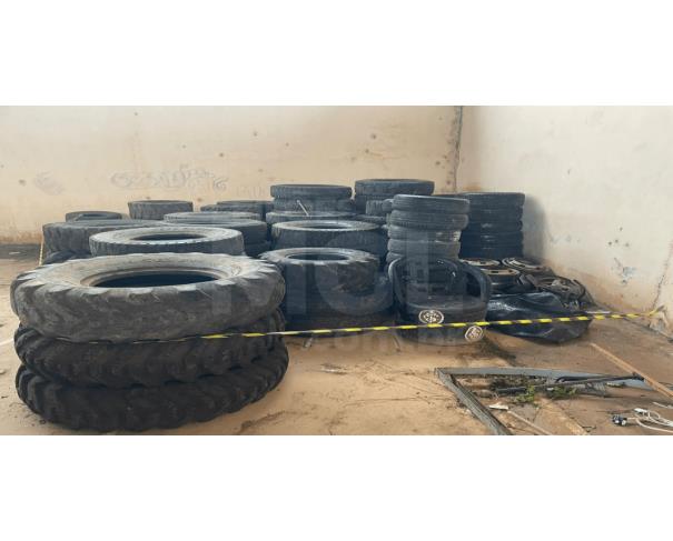 Foto de RESTINGA SÊCA/RS - Sucatas - Pneus usados e inservíveis, de diversos tamanhos e modelos