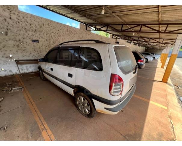 Foto de LAVRAS/MG - CHEVROLET ZAFIRA CONFORT - 2010/2010 - COR : BRANCO 