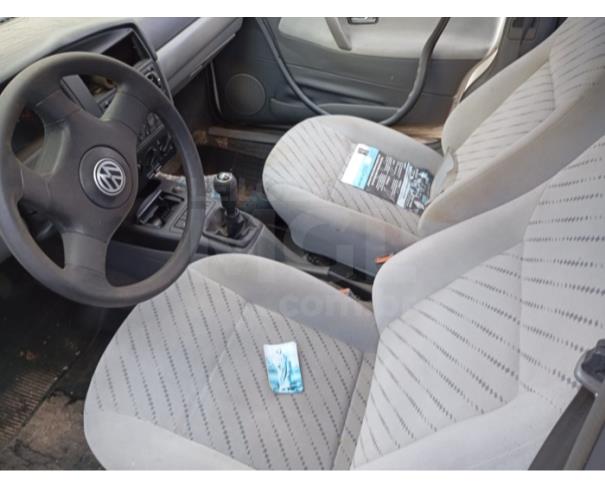 Foto de ITAÚNA/MG - (CARRO) - SUCATA NÃO RECONHECÍVEL - VW SANTANA - 2000/2000