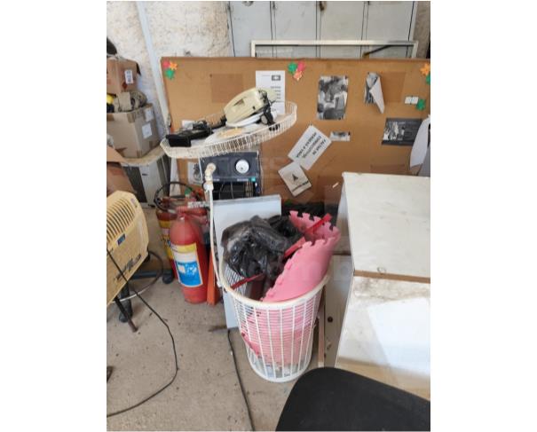 Foto de PORCIÚNCULA/RJ - Bens Diversos (cadeiras, ventiladores, extintores, bebedor, ar condicionado, televisor, arquivo de aço, balanças). 