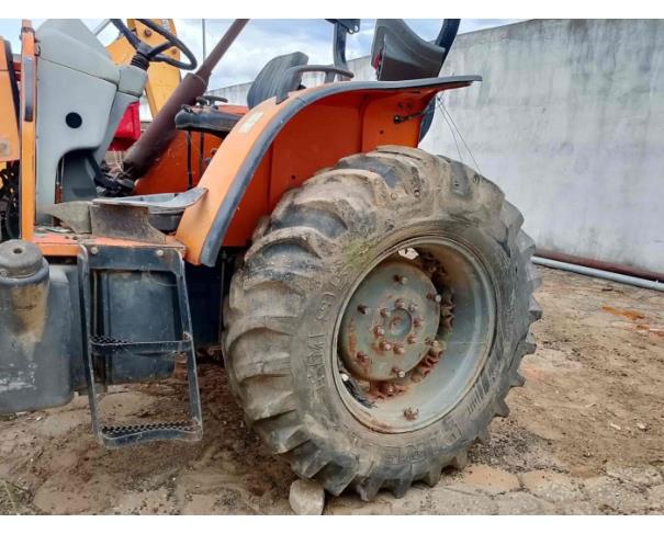 Foto de SÃO GERALDO DO BAIXIO/MG - Trator Budny, modelo 7540, 4x4