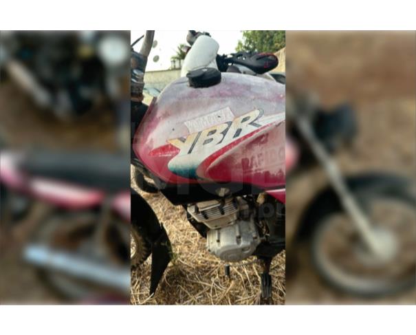 Foto de ARAGUAPAZ/GO - Motocicleta YAMAHA YBR 125E - PARA RETIRADA DE PEÇAS - MOTOR INSERVÍVEL	