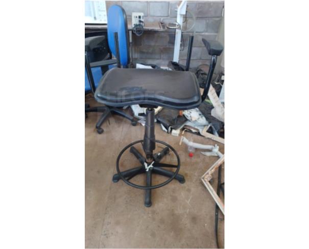 Foto de UBERLÂNDIA/MG - LOTE COMPOSTO POR MOBILIÁRIO, ELETRODOMÉSTICOS E EQUIPAMENTOS DIVERSOS 
