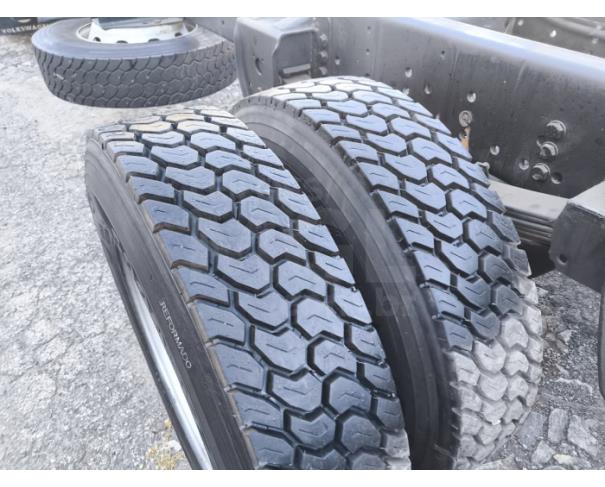 Foto de ITAÚNA MG - CAMINHÃO NO CHASSI TRUCADO  - VW 24.250 CLC 6X2 - NO DOCUMENTO ESTÁ COMO CARROCERIA FECHADA