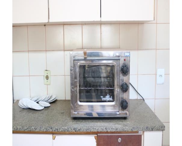 Foto de BRASILIA/DF - Eletrodomésticos (forno, fogão, micro-ondas, freezes, geladeira, buffet térmico)