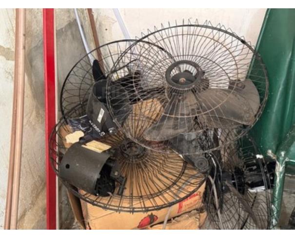 Foto de CAMPO DOS GOYTACAZES/RJ- Diversos (CPUs, ventiladores, impressoras, ares condicionados, moveis, bebedouros, micro-ondas, TV, geladeira).