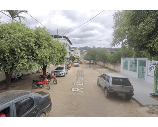 Foto de MUTUM/MG - [Direitos aquisitivos sobre] uma casa com 4 quartos no bairro no centro.
