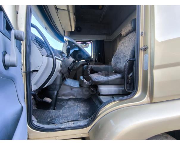 Foto de ITAÚNA MG - CAMINHÃO NO CHASSI TRUCADO  - VW 24.250 CLC 6X2 - NO DOCUMENTO ESTÁ COMO CARROCERIA FECHADA