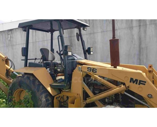 Foto de ANTÔNIO CARDOSO/MG - Retroescavadeira Massey Ferguson