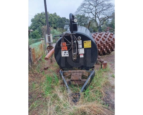 Foto de FLOR DA SERRA DO SUL/PR-Distribuidor de Adubo Lumeco Industrial (CHORUMEIRA), modelo LMC 4000L.