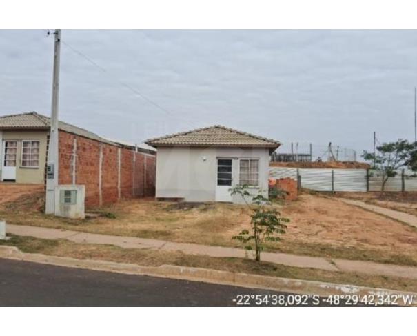 Foto de BOTUCATU/SP — Casa com 2 quartos e 2 vagas na garagem no bairro Vida Nova