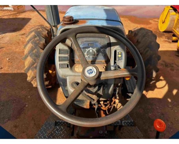 Foto de TIROS/MG - Trator Agrícola New Holland, modelo TT4030