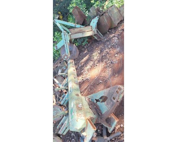 Foto de SANTA CRUZ DO RIO PARDO/SP - 2 Grades Aradora, Arado de 3 discos, Subsolador de Mandioca