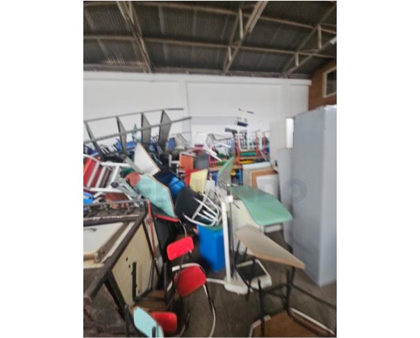 Foto de CASTRO/PR - Itens diversos (CPUs, impressoras, estabilizadores, monitores, cabos, periféricos e equipamentos de controle de ponto, cadeiras, carteiras, mesas, armários)